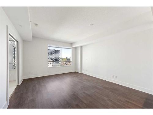 901-38 9 Street Ne, Calgary, AB - Indoor Photo Showing Other Room