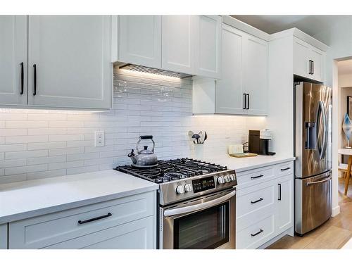 354 Mountain Park Drive Se, Calgary, AB - Indoor Photo Showing Kitchen With Upgraded Kitchen