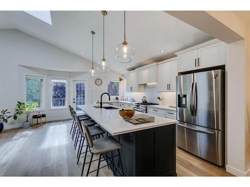 354 Mountain Park Drive Se, Calgary, AB - Indoor Photo Showing Kitchen