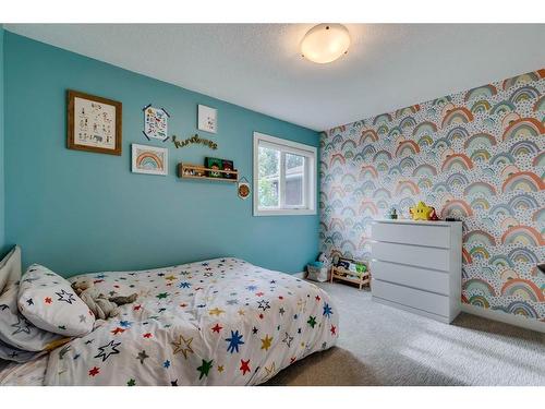 354 Mountain Park Drive Se, Calgary, AB - Indoor Photo Showing Bedroom