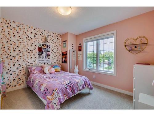 354 Mountain Park Drive Se, Calgary, AB - Indoor Photo Showing Bedroom