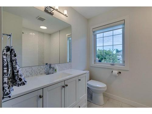 354 Mountain Park Drive Se, Calgary, AB - Indoor Photo Showing Bathroom