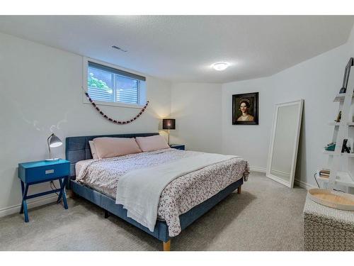 354 Mountain Park Drive Se, Calgary, AB - Indoor Photo Showing Bedroom