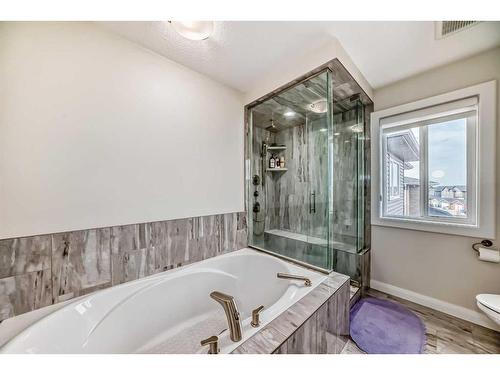 43 Evansglen Circle Nw, Calgary, AB - Indoor Photo Showing Bathroom