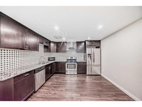 43 Evansglen Circle Nw, Calgary, AB - Indoor Photo Showing Kitchen With Upgraded Kitchen