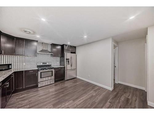 43 Evansglen Circle Nw, Calgary, AB - Indoor Photo Showing Kitchen