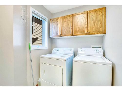 52 Somerrect Gardens Sw, Calgary, AB - Indoor Photo Showing Laundry Room