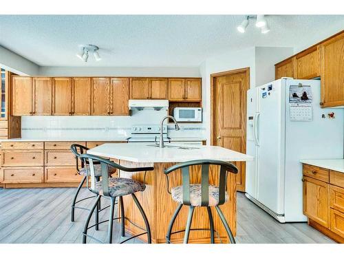 52 Somerrect Gardens Sw, Calgary, AB - Indoor Photo Showing Kitchen