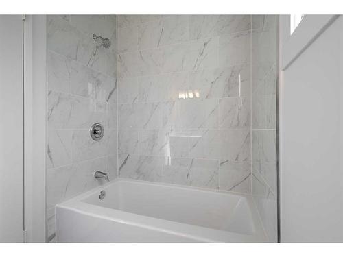 2419 7 Avenue Nw, Calgary, AB - Indoor Photo Showing Bathroom