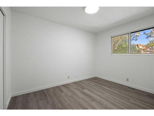 2419 7 Avenue Nw, Calgary, AB - Indoor Photo Showing Other Room