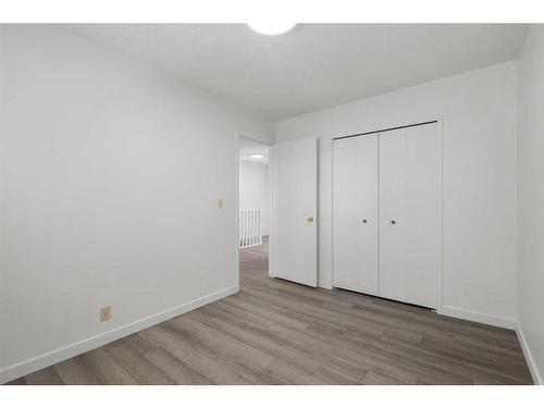 2419 7 Avenue Nw, Calgary, AB - Indoor Photo Showing Other Room