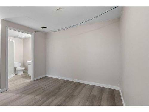 2419 7 Avenue Nw, Calgary, AB - Indoor Photo Showing Other Room