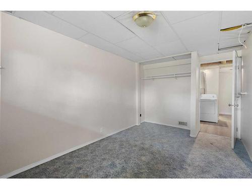 2419 7 Avenue Nw, Calgary, AB - Indoor Photo Showing Other Room