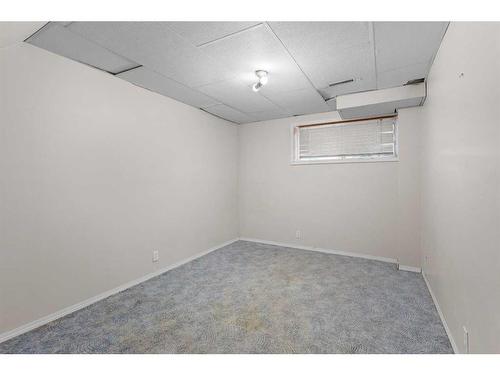 2419 7 Avenue Nw, Calgary, AB - Indoor Photo Showing Other Room