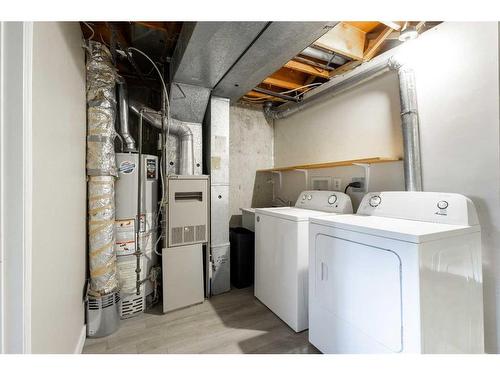 2419 7 Avenue Nw, Calgary, AB - Indoor Photo Showing Laundry Room