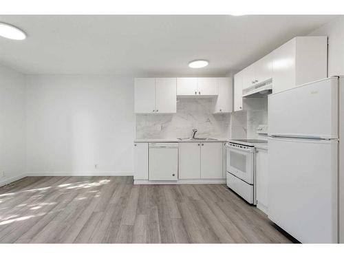 2419 7 Avenue Nw, Calgary, AB - Indoor Photo Showing Kitchen