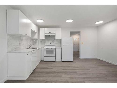 2419 7 Avenue Nw, Calgary, AB - Indoor Photo Showing Kitchen