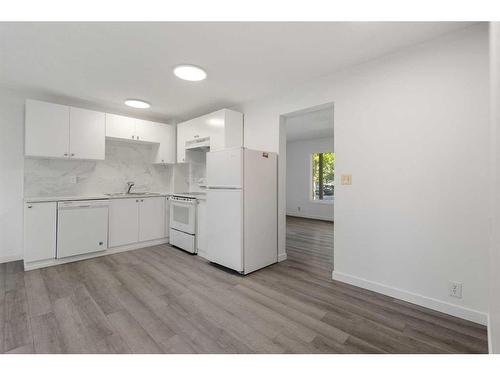 2419 7 Avenue Nw, Calgary, AB - Indoor Photo Showing Kitchen