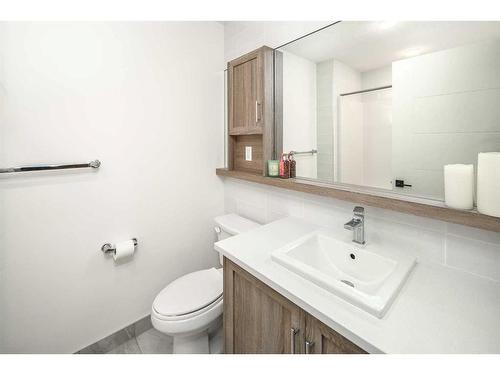 1110-350 Livingston Common Ne, Calgary, AB - Indoor Photo Showing Bathroom