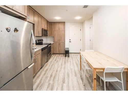 1110-350 Livingston Common Ne, Calgary, AB - Indoor Photo Showing Kitchen