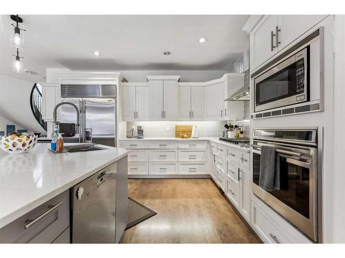 1934 47 Avenue Sw, Calgary, AB - Indoor Photo Showing Kitchen With Upgraded Kitchen