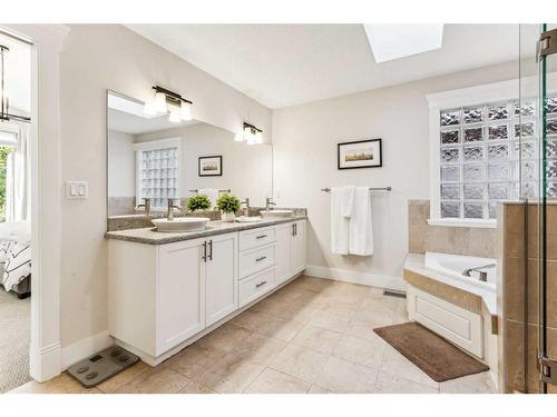 1934 47 Avenue Sw, Calgary, AB - Indoor Photo Showing Bathroom