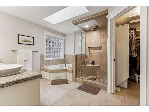 1934 47 Avenue Sw, Calgary, AB - Indoor Photo Showing Bathroom