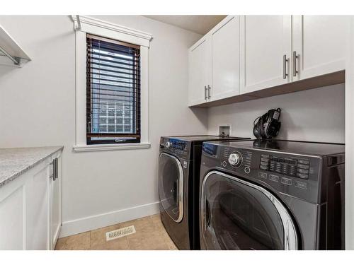 1934 47 Avenue Sw, Calgary, AB - Indoor Photo Showing Laundry Room