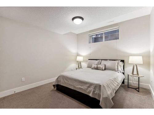 1934 47 Avenue Sw, Calgary, AB - Indoor Photo Showing Bedroom