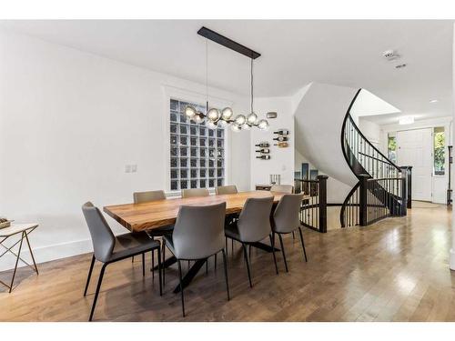 1934 47 Avenue Sw, Calgary, AB - Indoor Photo Showing Dining Room