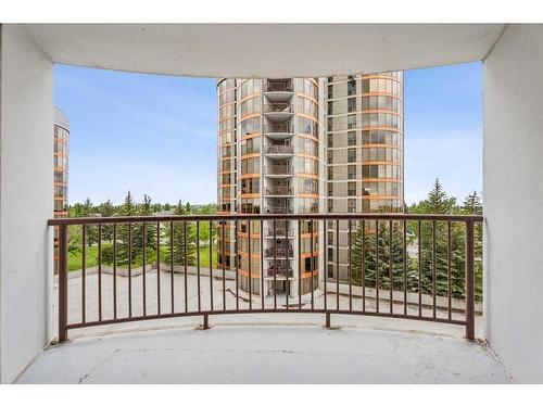 261-20 Coachway Road Sw, Calgary, AB - Outdoor With Balcony