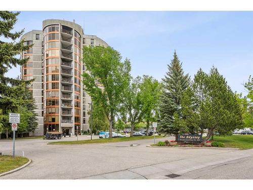 261-20 Coachway Road Sw, Calgary, AB - Outdoor With Facade