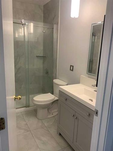 4908 Varsity Drive Nw, Calgary, AB - Indoor Photo Showing Bathroom