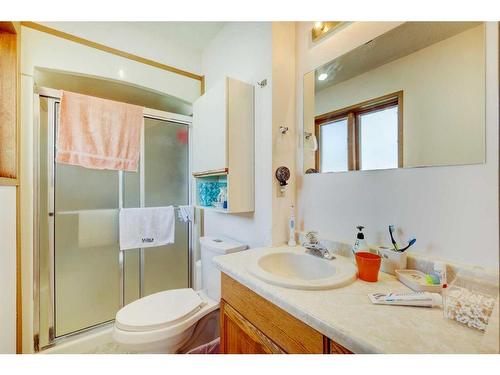 529 2 Street North, Vulcan, AB - Indoor Photo Showing Bathroom