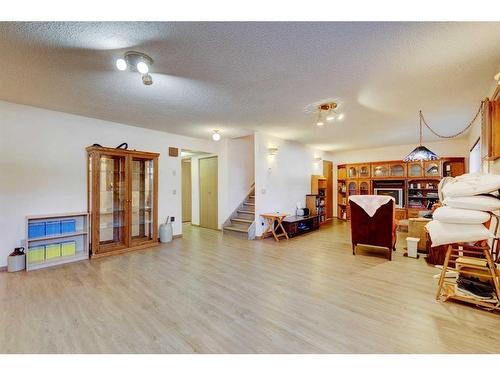 529 2 Street North, Vulcan, AB - Indoor