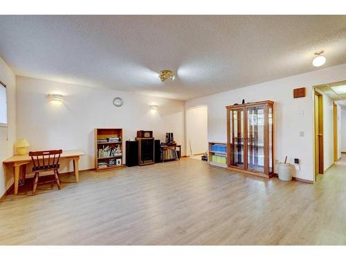 529 2 Street North, Vulcan, AB - Indoor