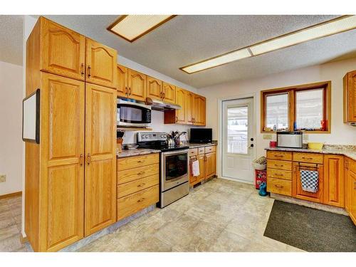 529 2 Street North, Vulcan, AB - Indoor Photo Showing Kitchen