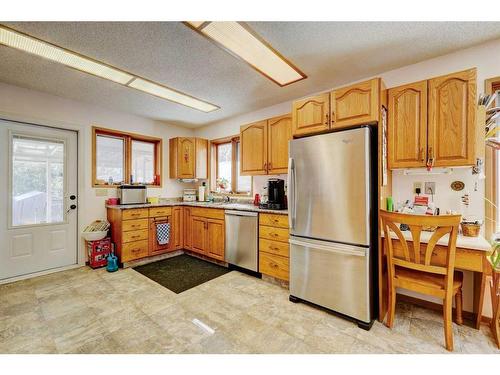 529 2 Street North, Vulcan, AB - Indoor Photo Showing Kitchen