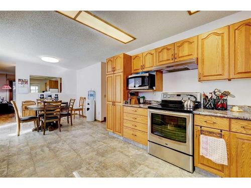 529 2 Street North, Vulcan, AB - Indoor Photo Showing Kitchen