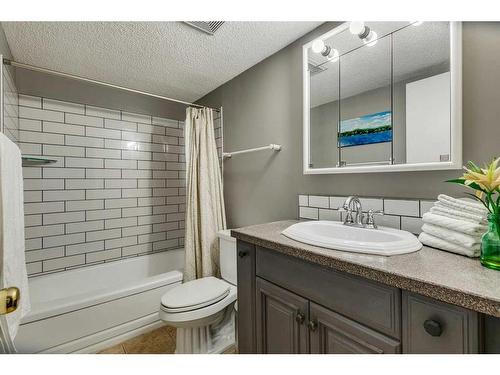 301-2317 17A Street Sw, Calgary, AB - Indoor Photo Showing Bathroom