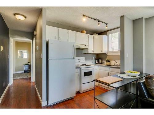 301-2317 17A Street Sw, Calgary, AB - Indoor Photo Showing Kitchen