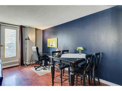 301-2317 17A Street Sw, Calgary, AB - Indoor Photo Showing Dining Room