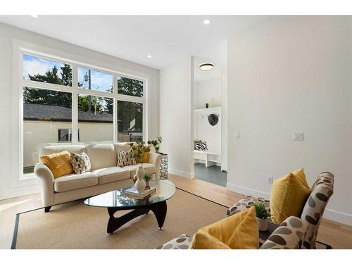 1112A Regent Crescent Ne, Calgary, AB - Indoor Photo Showing Living Room