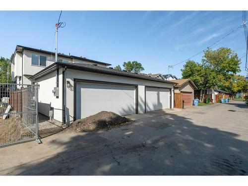 1112A Regent Crescent Ne, Calgary, AB - Outdoor