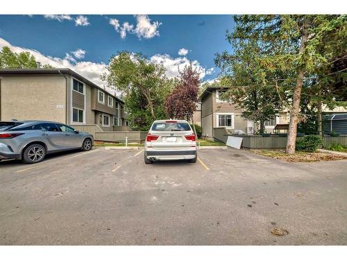 16-4936 Dalton Drive Nw, Calgary, AB - Outdoor