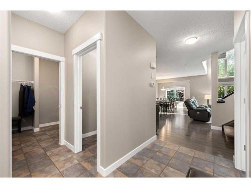 1 Cranberry Cove Se, Calgary, AB - Indoor Photo Showing Other Room