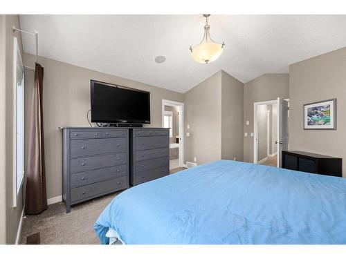 1 Cranberry Cove Se, Calgary, AB - Indoor Photo Showing Bedroom