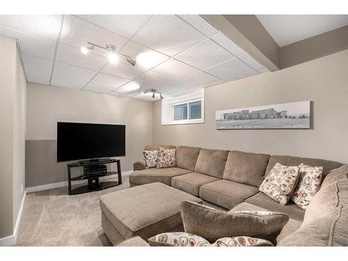 1 Cranberry Cove Se, Calgary, AB - Indoor Photo Showing Living Room