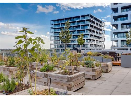 330-88 9 Street Ne, Calgary, AB - Outdoor With Balcony With Facade