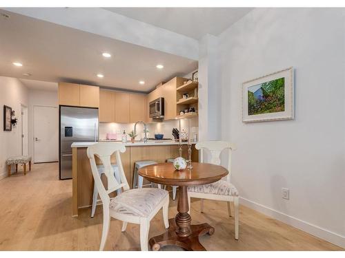 330-88 9 Street Ne, Calgary, AB - Indoor Photo Showing Dining Room